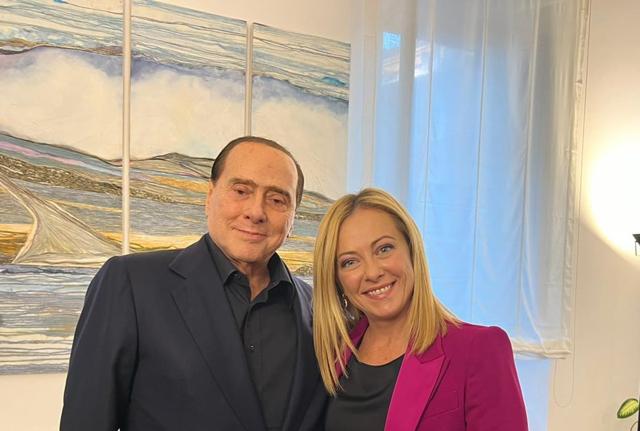 Silvio Berlusconi e Giorgia Meloni nella sede di Fratelli d'Italia a via della Scrofa Silvio Berlusconi e Giorgia Meloni nella sede di Fratelli d'Italia a via della Scrofa