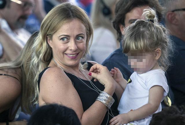 Giorgia Meloni e la figlia Ginevra Giorgia Meloni e la figlia Ginevra