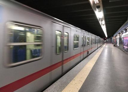 Ragazzo di 19 anni travolto dalla Metro a Piazza Bologna: è in fin di vita