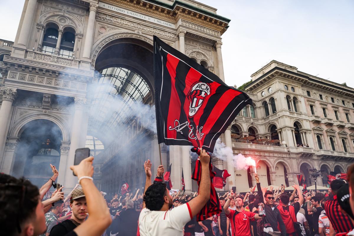 Milan scudetto Festa Milano piazza duomo 12