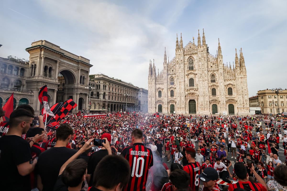 Milan scudetto Festa Milano piazza duomo 4