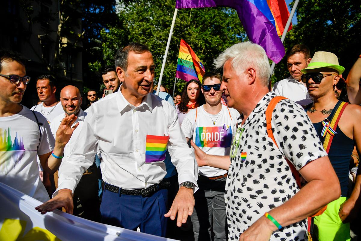 Pride 2022, a Milano Sala si unisce al corteo. Applausi dei manifestanti -  Affaritaliani.it