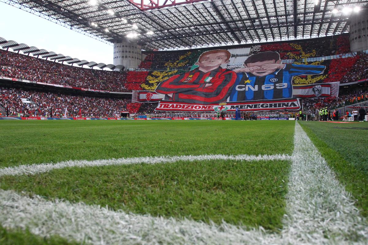 La coreografia per il derby della Curva Sud (Lapresse) La coreografia per il derby della Curva Sud (Lapresse)
