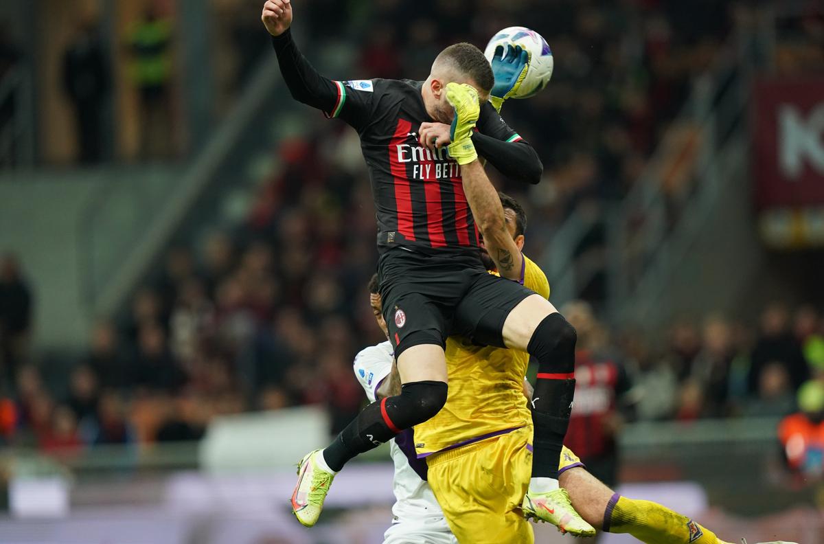 Milan-Fiorentina, Terracciano/Rebic (Lapresse) Milan-Fiorentina, Terracciano/Rebic (Lapresse)