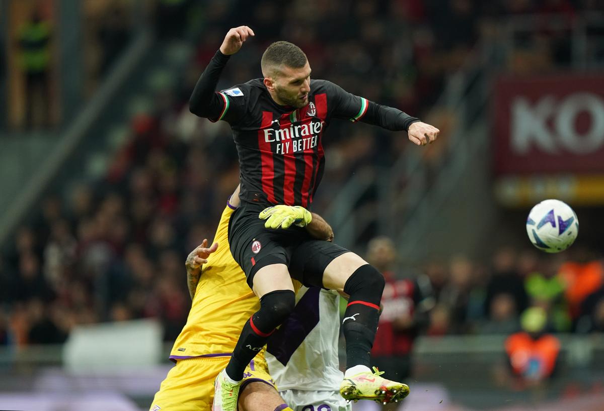 Milan-Fiorentina, Terracciano/Rebic (Lapresse) Milan-Fiorentina, Terracciano/Rebic (Lapresse)