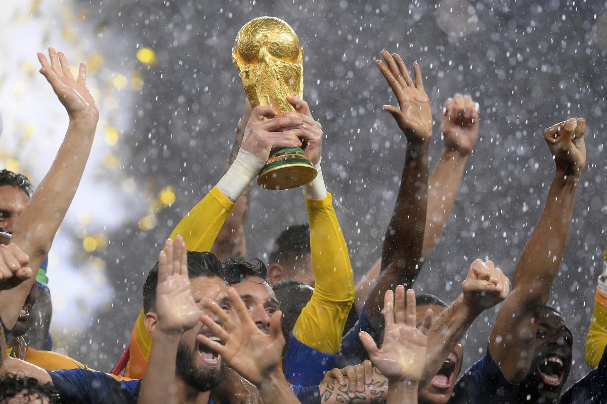 La Coppa del Mondo (foto Lapresse) La Coppa del Mondo (foto Lapresse)