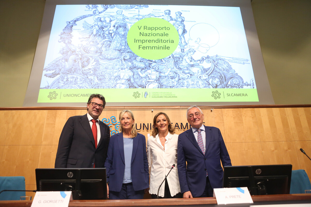 GIANCARLO GIORGETTI MINISTRO, LORETTA CREDARO PRESIDENTE CAMERA DI COMMERCIO DI SONDRIO, TIZIANA POMPEI UNIONCAMERE, ANDREA PRETE PRESIDENTE DI UNIONCAMERE GIANCARLO GIORGETTI MINISTRO, LORETTA CREDARO PRESIDENTE CAMERA DI COMMERCIO DI SONDRIO, TIZIANA POMPEI UNIONCAMERE, ANDREA PRETE PRESIDENTE DI UNIONCAMERE