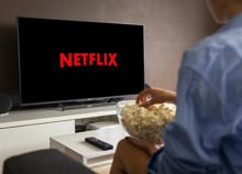 Netflix va oltre i film e le serie tv: arriva l’era dei video podcast grazie all’accordo con Spotify