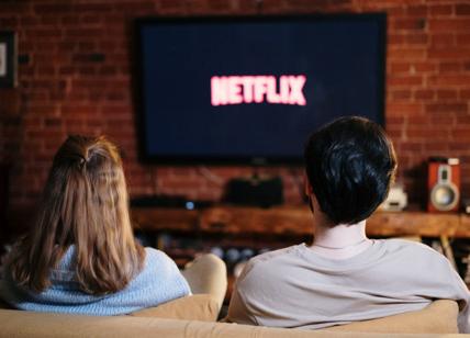 Netflix taglia i prezzi in 30 paesi: troppa concorrenza e fine della pandemia