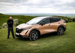 Nissan Ariya protagonista nella conquista dei due Poli
