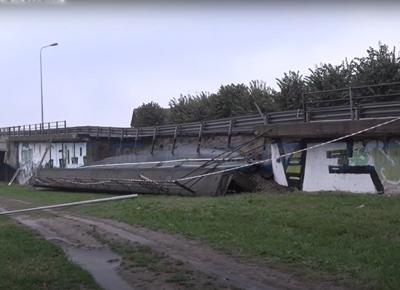 Novara, crolla parte del cavalcavia XXV Aprile