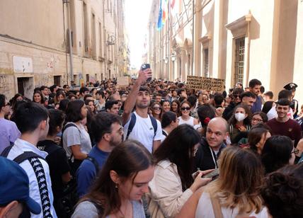 Cagliari, gli studenti occupano l'Università dopo il crollo: "Abbiamo paura"