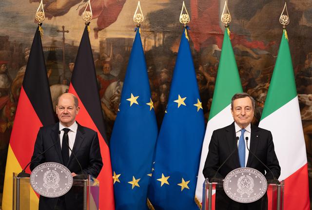 Olaf Scholz e Mario Draghi Olaf Scholz e Mario Draghi