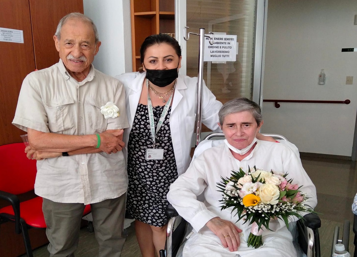 Antonia e Nuccio, sposi nel reparto Oncologia del San Carlo Antonia e Nuccio, sposi nel reparto Oncologia del San Carlo