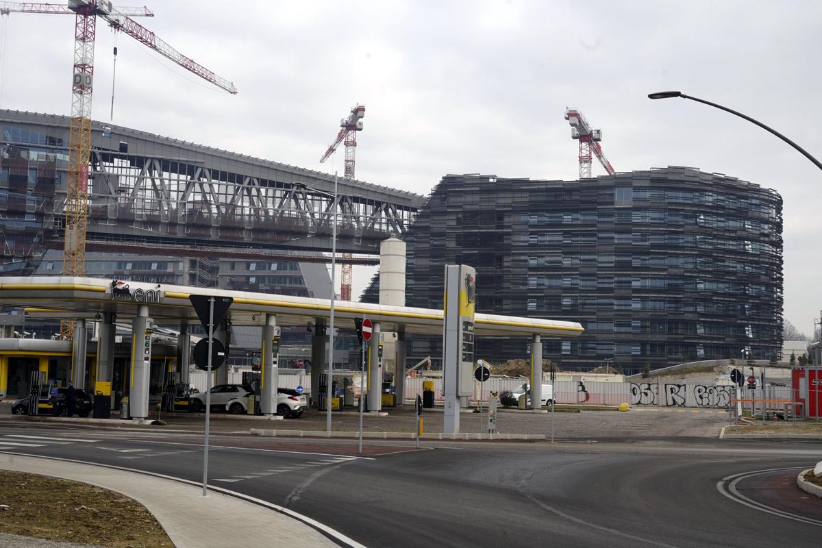 PALAZZO IN COSTRUZIONE FUTURA SEDE SNAM GRU CANTIERE PALAZZO IN COSTRUZIONE FUTURA SEDE SNAM GRU CANTIERE