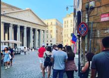 Roma, cade dal muro perimetrale del Pantheon: morto sul colpo un turista giapponese Roma, cade dal muro perimetrale del Pantheon: morto sul colpo un turista giapponese