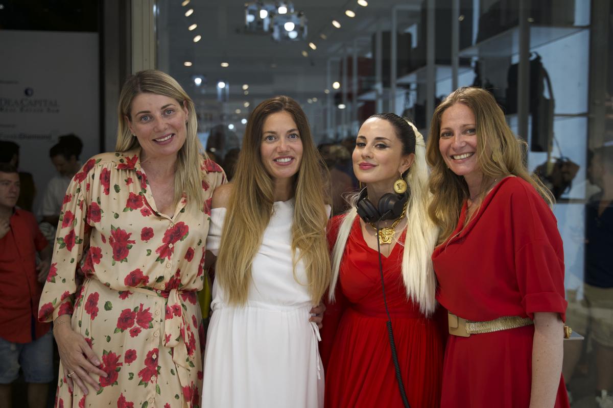 Paola Iezzi & Sorelle Roncato Paola&Chiara New Opening Baulificio Italiano Paola Iezzi & Sorelle Roncato Paola&Chiara New Opening Baulificio Italiano