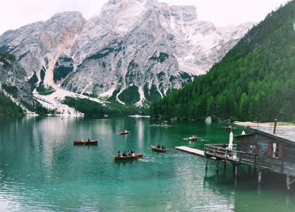 Trentino, cede il ghiaccio del lago di Braies: otto persone in ospedale