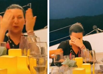 Laura Pausini ubriaca e fuori controllo in barca, il video è virale sul web