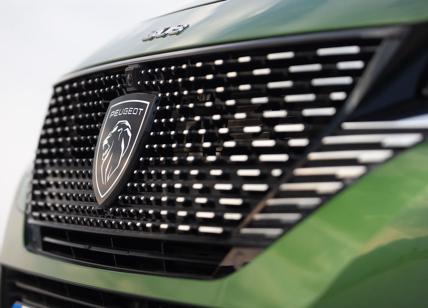 Peugeot: design e tecnologia nel nuovo logo del leone