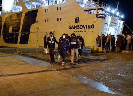 Migranti, omicidio e favoreggiamento: 6 egiziani arrestati a Lampedusa