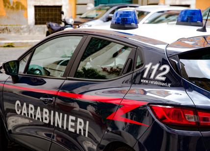 Brescia, padre picchia le figlie e aggredisce i carabinieri