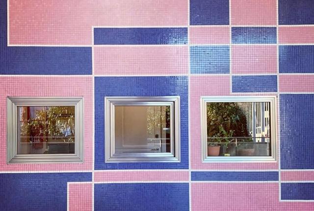 Portineria Palazzo INA Milano (foto da IG lou_mi_) Portineria Palazzo INA Milano (foto da IG lou_mi_)