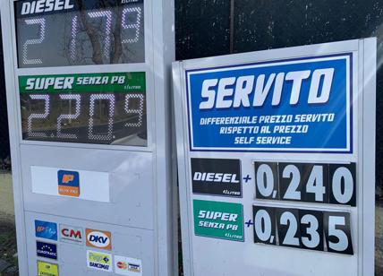Benzina a prezzi “truccati” a Roma. Ok il prezzo è giusto da calcolare a mano