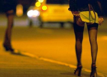 “Carcere per chi va a prostituite”: la stretta di Fdi sugli atti osceni. Rumor