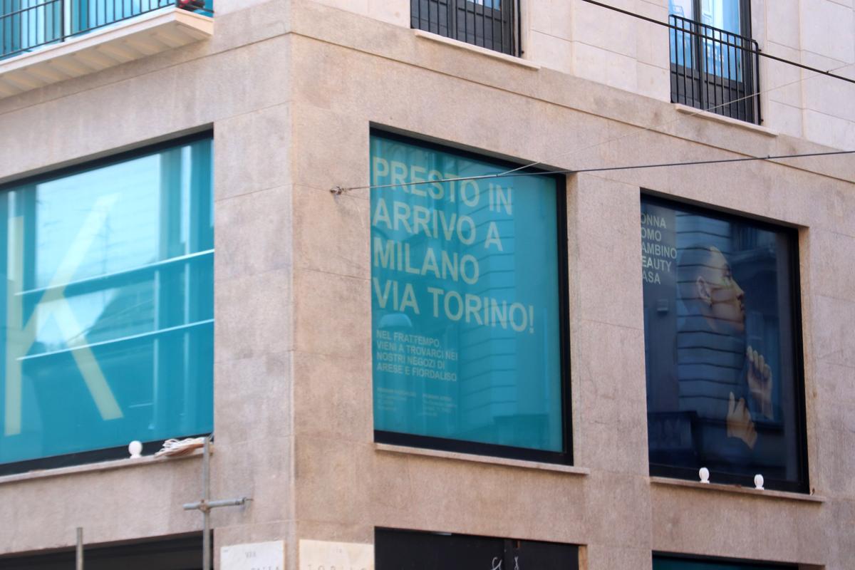 PROSSIMA APRETURA STORE PRIMARK NEGOZIO VETRINE PROSSIMA APRETURA STORE PRIMARK NEGOZIO VETRINE