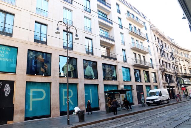 PROSSIMA APRETURA STORE PRIMARK NEGOZIO VETRINE PROSSIMA APRETURA STORE PRIMARK NEGOZIO VETRINE