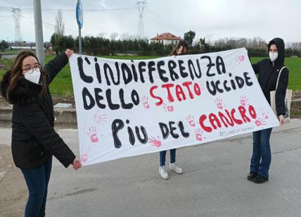 Campania, De Luca stocca i rifiuti a ridosso di oasi naturalistica. Proteste