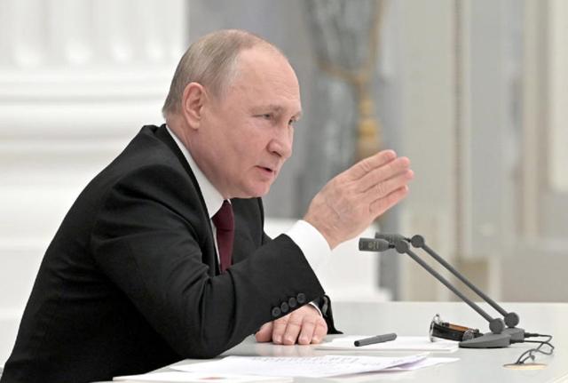 Vladimir Putin, 69 anni, fu nominato primo ministro nell’agosto 1999 da Boris Eltsin. Da allora è alla guida della potenza ex sovietica Vladimir Putin, 69 anni, fu nominato primo ministro nell’agosto 1999 da Boris Eltsin. Da allora è alla guida della potenza ex sovietica