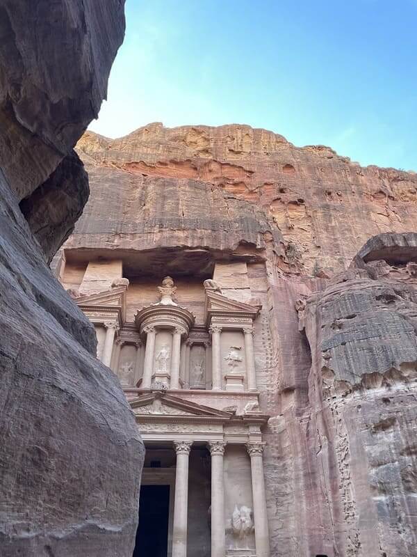 A Petra sono stati catalogati oltre 800 monumenti dei quali 500 sono tombe A Petra sono stati catalogati oltre 800 monumenti dei quali 500 sono tombe