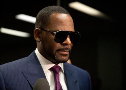 Usa, abusi e sfruttamento sessuale: R. Kelly condannato a 30 anni di carcere