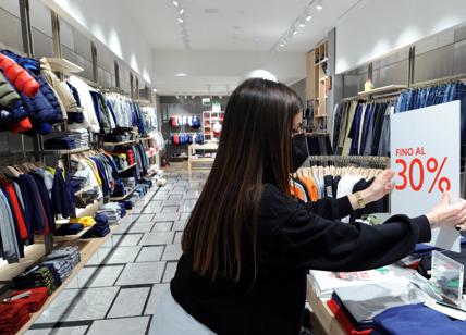 Partenza dei saldi invernali a Milano. Nel primo giorno + 10% sul 2022