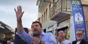 salvini saluta studenti