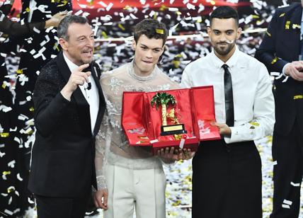 Sanremo 2022, Mahmood e Blanco vittoria da "Brividi". "Testo autobiografico"