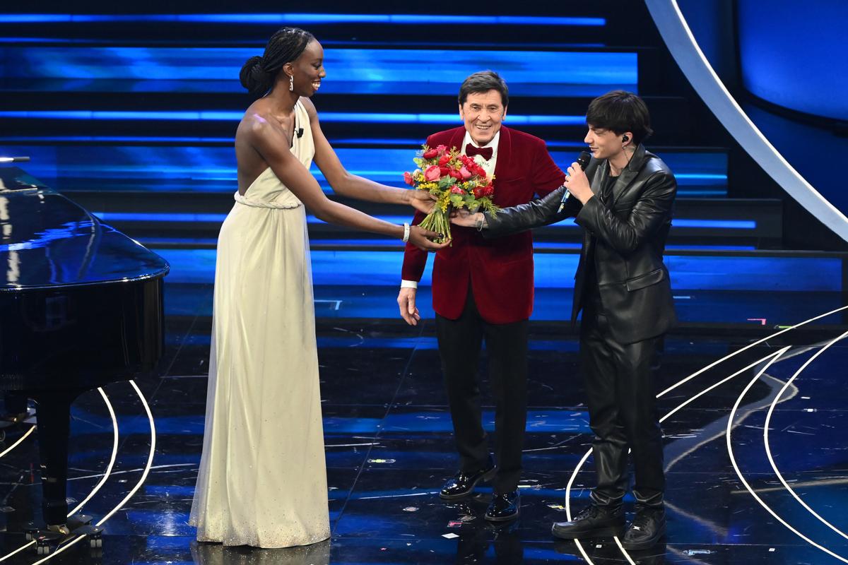 Paola Egonu, Gianni Morandi e Ultimo (foto Lapresse) Paola Egonu, Gianni Morandi e Ultimo (foto Lapresse)
