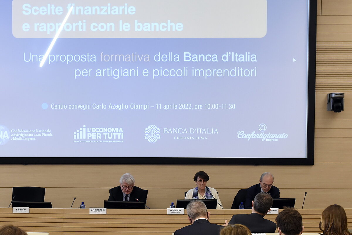 SCELTE FINANZIARIE E RAPPORTI CON LE BANCHE SCELTE FINANZIARIE E RAPPORTI CON LE BANCHE