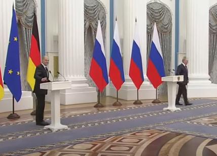 Putin a Scholz: "Ucraina nella Nato? Questione da risolvere adesso"