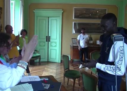 Khaby Lame è diventato cittadino italiano: il giuramento al Comune di Chivasso