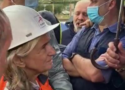 l'Ad Morselli faccia a faccia con i lavoratori in protesta