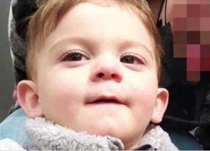 Bimbo di 2 anni morto: l'autopsia conferma l'intossicazione, forse droga