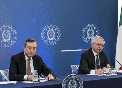 Draghi e Franco esultano: "L'inflazione porta un tesoretto da 14,3 miliardi"
