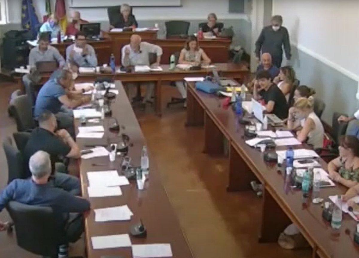 Municipio di Ostia, il presidente si dimette: il discorso choc contro Gualtieri  