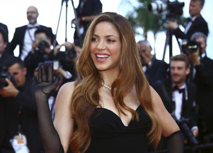 Shakira, la canzone distrugge Piqué: "Hai scambiato un Rolex con un Casio"