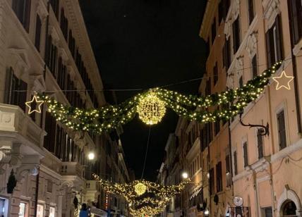 Roma, a via del Babuino si accende il Natale con il ritorno delle luminarie