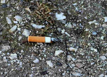 Rifiuti Roma, per il Codacons il problema sono le sigarette buttate a terra