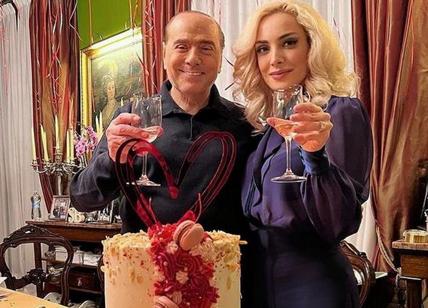 San Valentino, la dedica di Berlusconi: "Con chi amate e a chi ama l'Italia"
